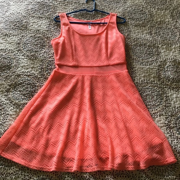 Short Coral Summer Dress - Picture 3 of 4